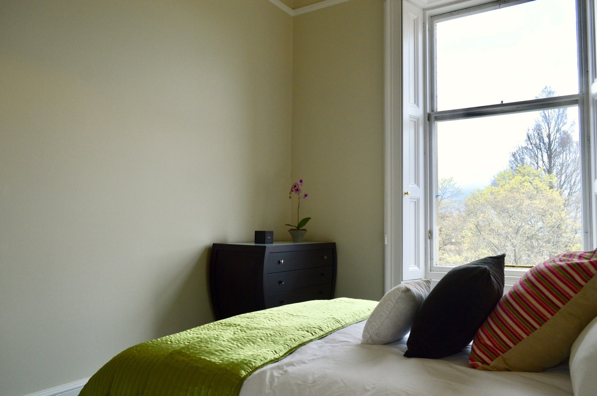 West End 2 Bedroom Georgian Apartment Edinburgh